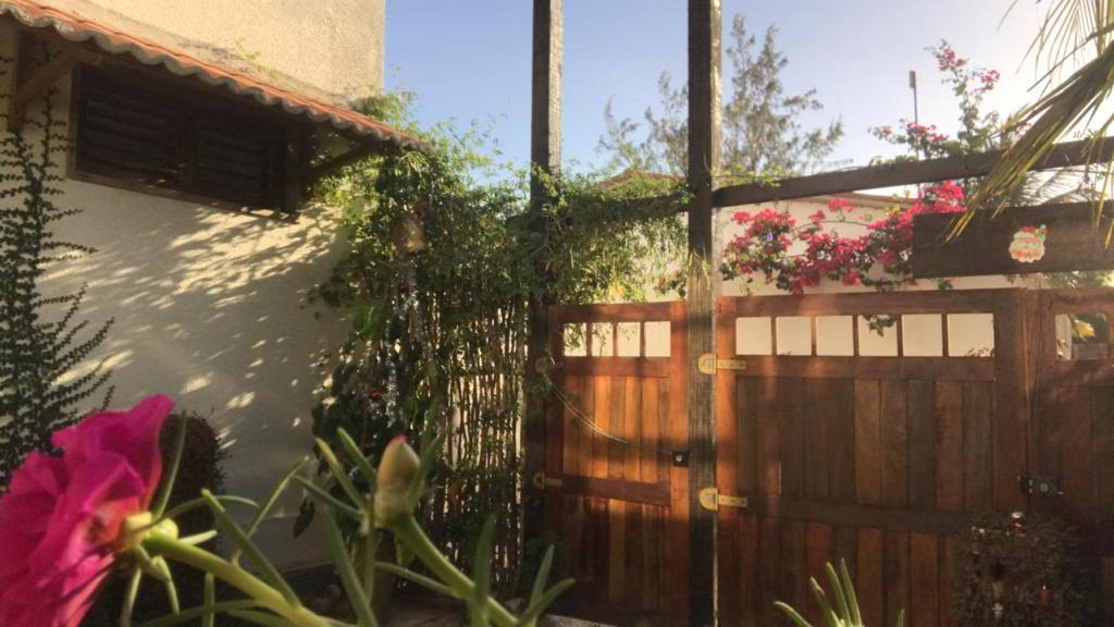 Terraza con vista al jardín y ambiente relajado de Jericoacoara